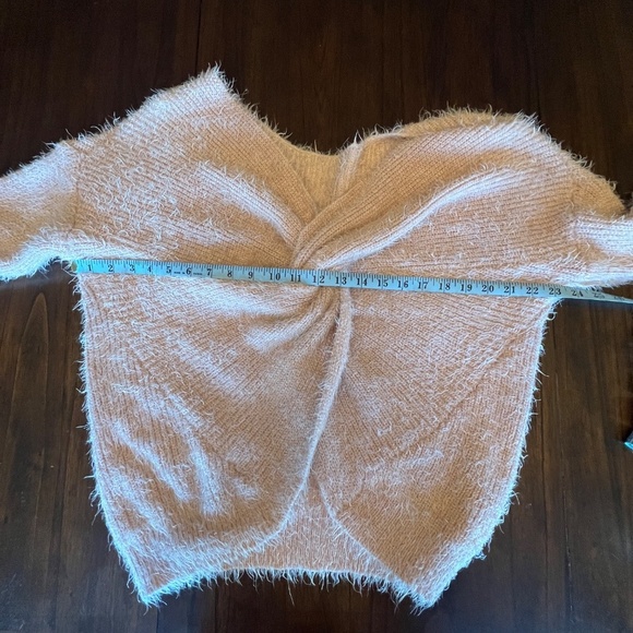&merci Women's Rose soft and fuzzy chunky sweater, knot twist, Size Large - Picture 9 of 10